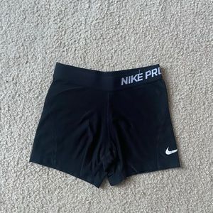 Nike Pros, Size medium